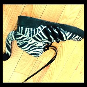 JEREMY SCOTT ZEBRA ADIDAS